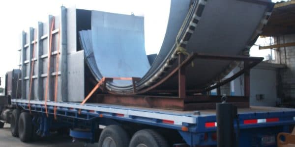 Componentes curvos de gran formato preparados para traslado
