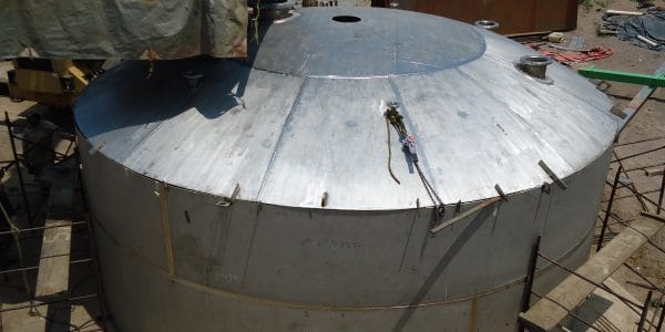 Tanque con tapa cónica